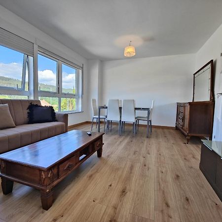 Chalet Con Wifi , Ps4 , Garaje, 5 Dormitorios, 3 Banos, Santiago De Compostela Luaran gambar
