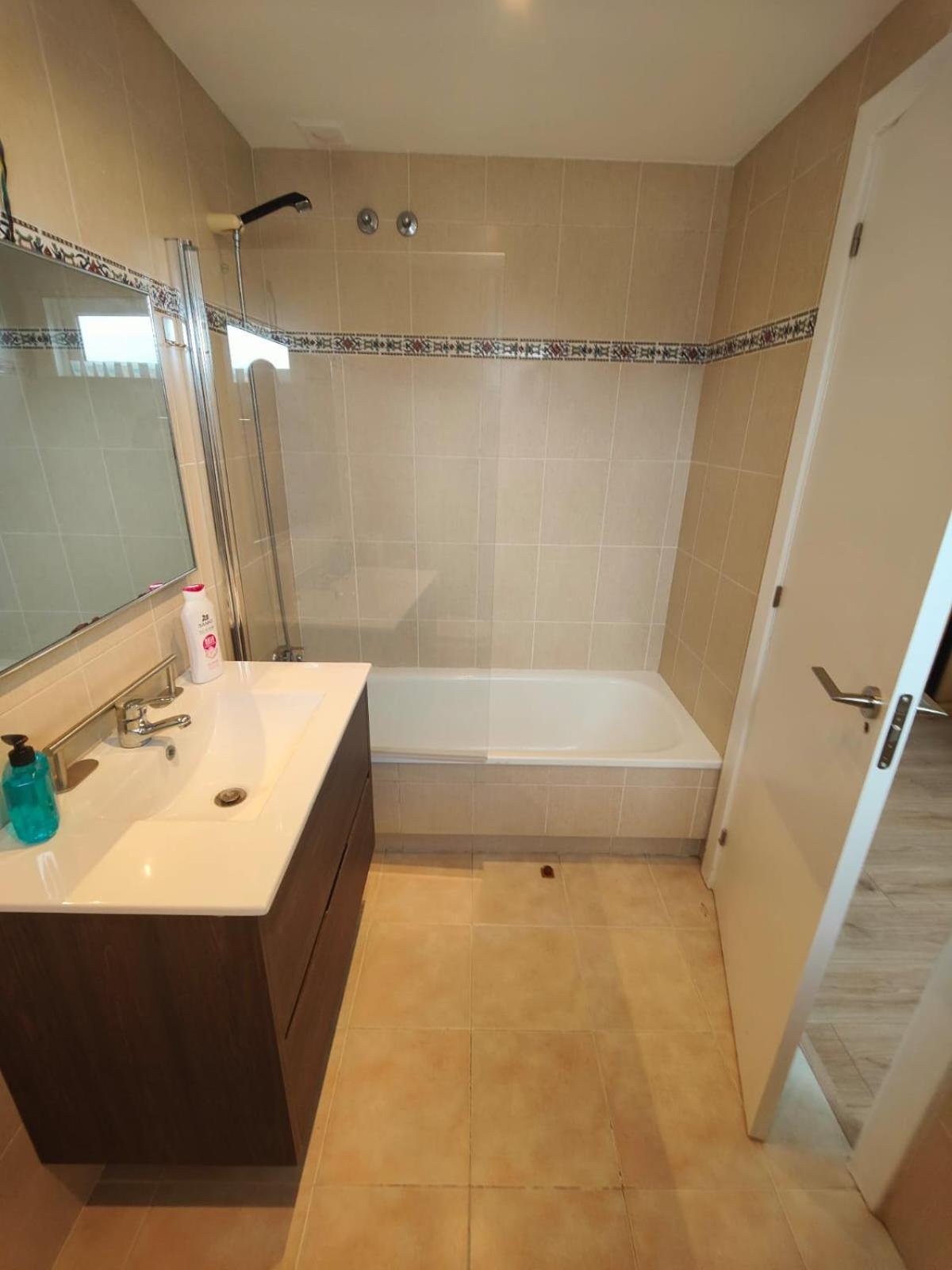 Chalet Con Wifi , Ps4 , Garaje, 5 Dormitorios, 3 Banos, Santiago De Compostela Luaran gambar