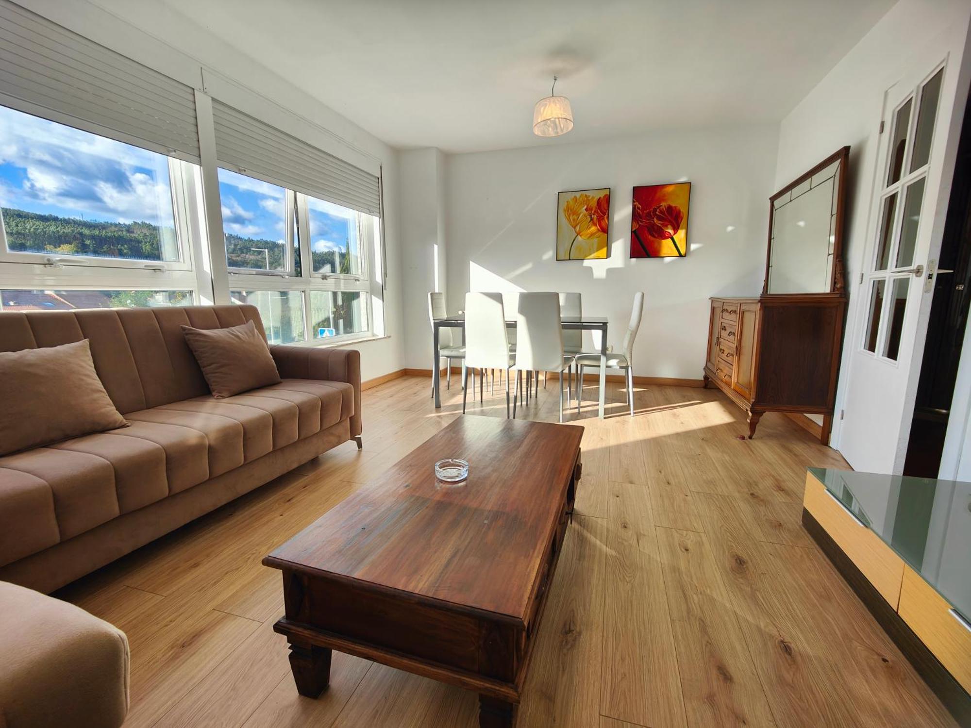 Chalet Con Wifi , Ps4 , Garaje, 5 Dormitorios, 3 Banos, Santiago De Compostela Luaran gambar