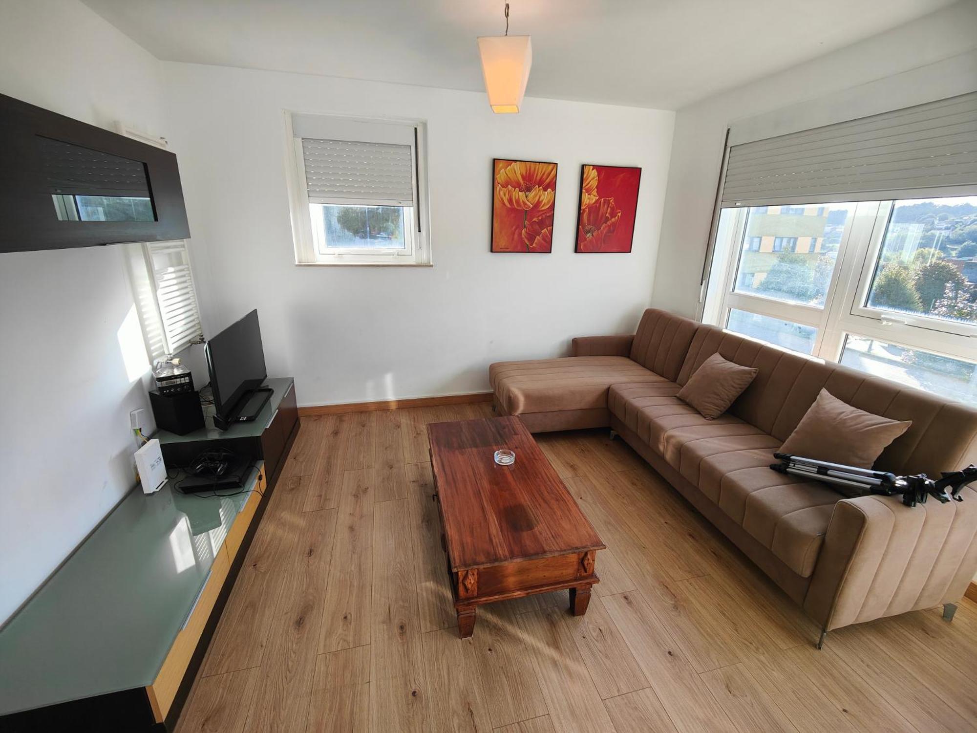 Chalet Con Wifi , Ps4 , Garaje, 5 Dormitorios, 3 Banos, Santiago De Compostela Luaran gambar